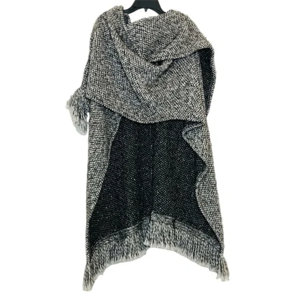 NWT Bryn Walker Women's Black & White Tweed Fringed Hemline Wrap Poncho size S - Picture 7 of 13